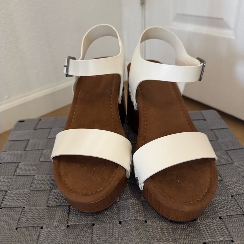Sonoma Goods For Life- White Florella Wedge Sandals. Size 7